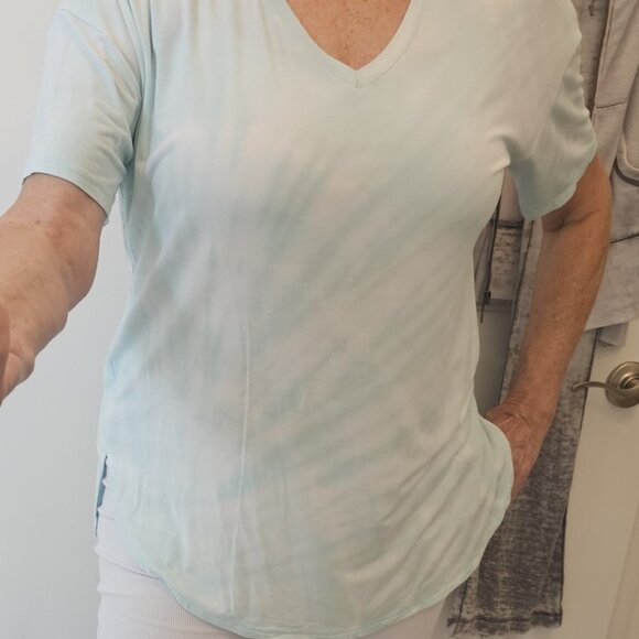 Turquoise Blue TieDye Design V-Neck long Tunic Tee. Great soft, comfort fit - Picture 1 of 6